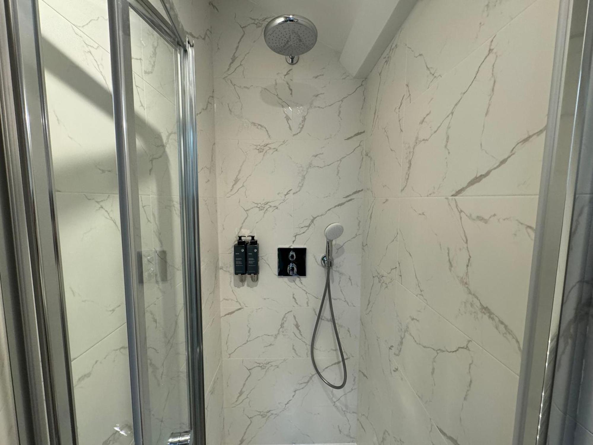 Southgate Luxury Apartments Elland エクステリア 写真