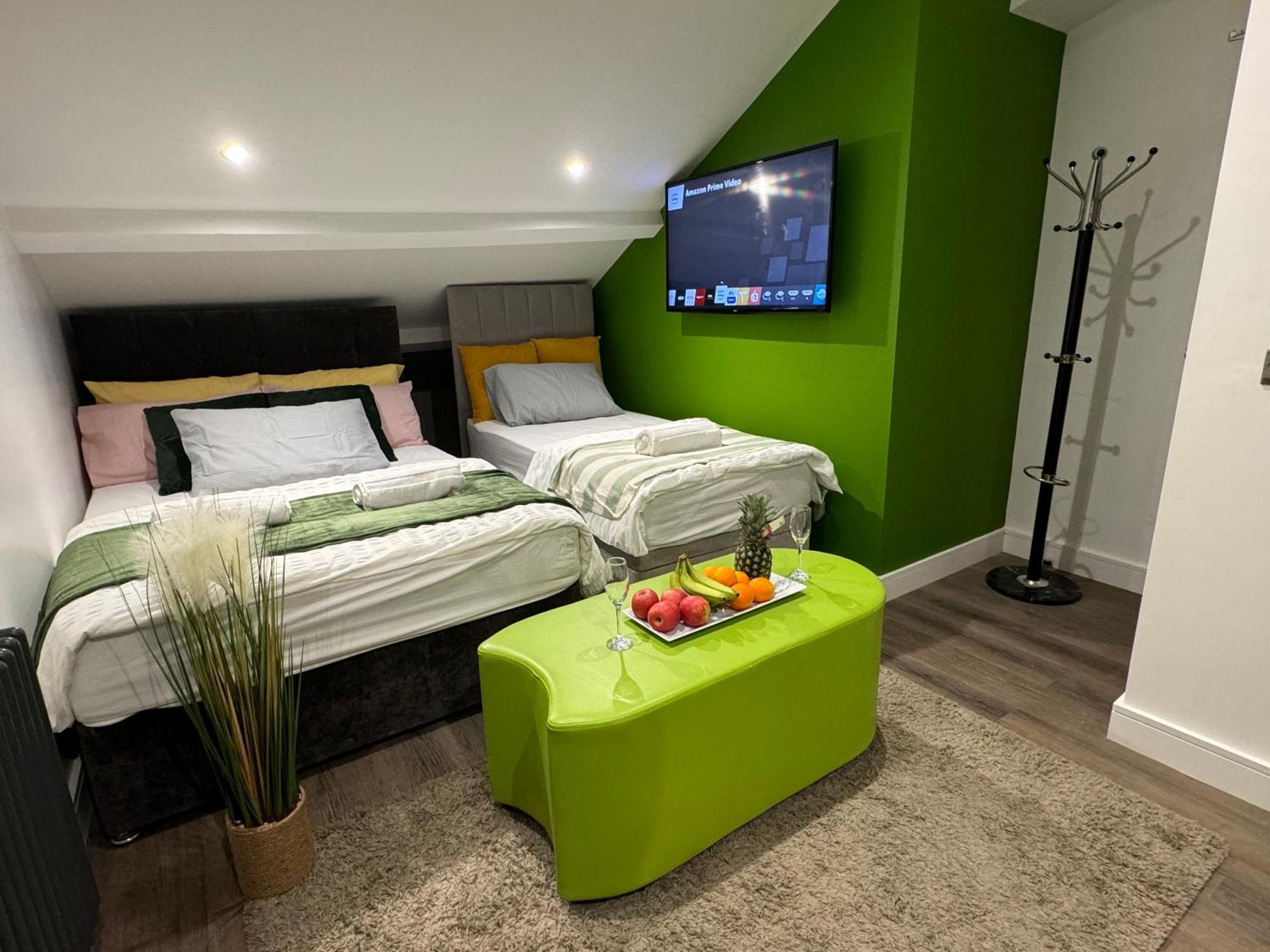 Southgate Luxury Apartments Elland エクステリア 写真