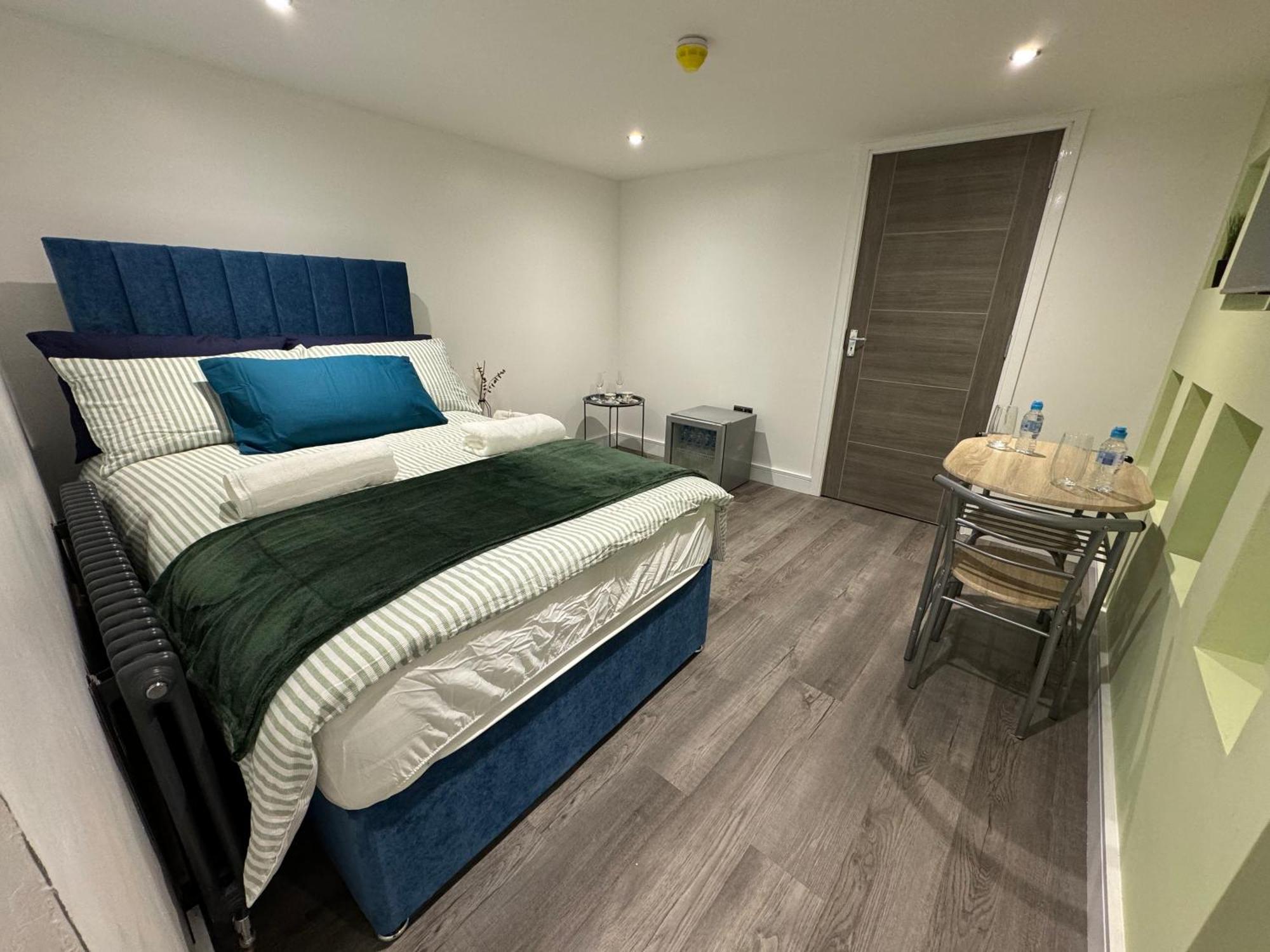 Southgate Luxury Apartments Elland エクステリア 写真