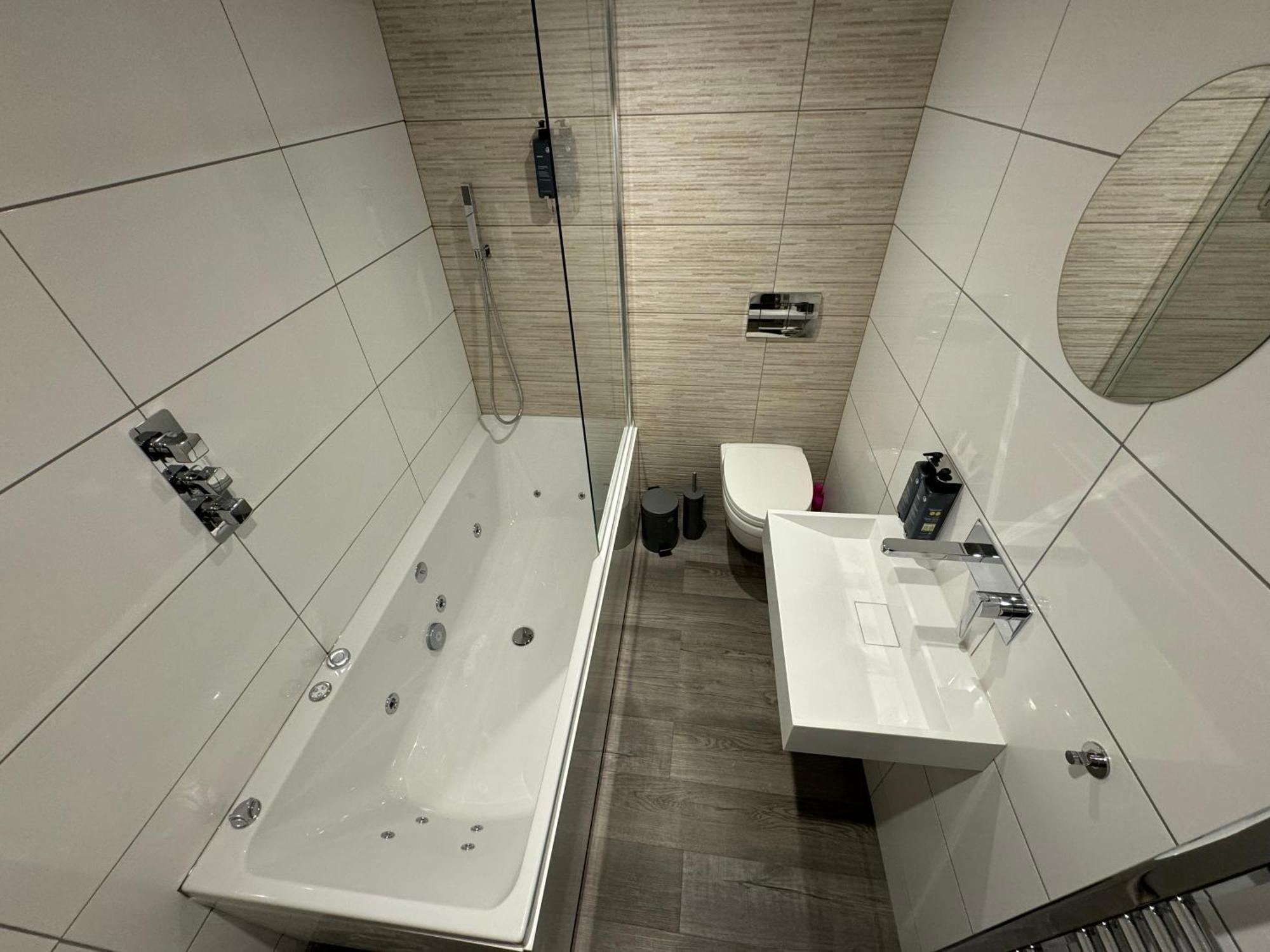Southgate Luxury Apartments Elland エクステリア 写真