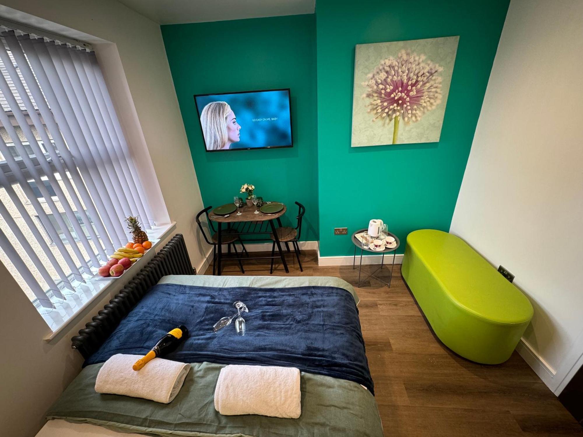Southgate Luxury Apartments Elland エクステリア 写真