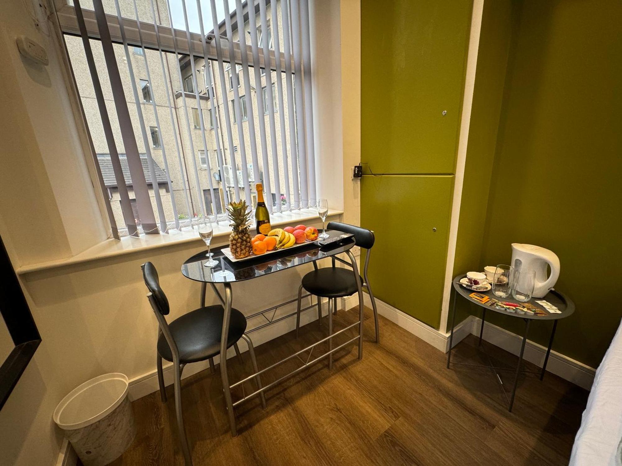 Southgate Luxury Apartments Elland エクステリア 写真