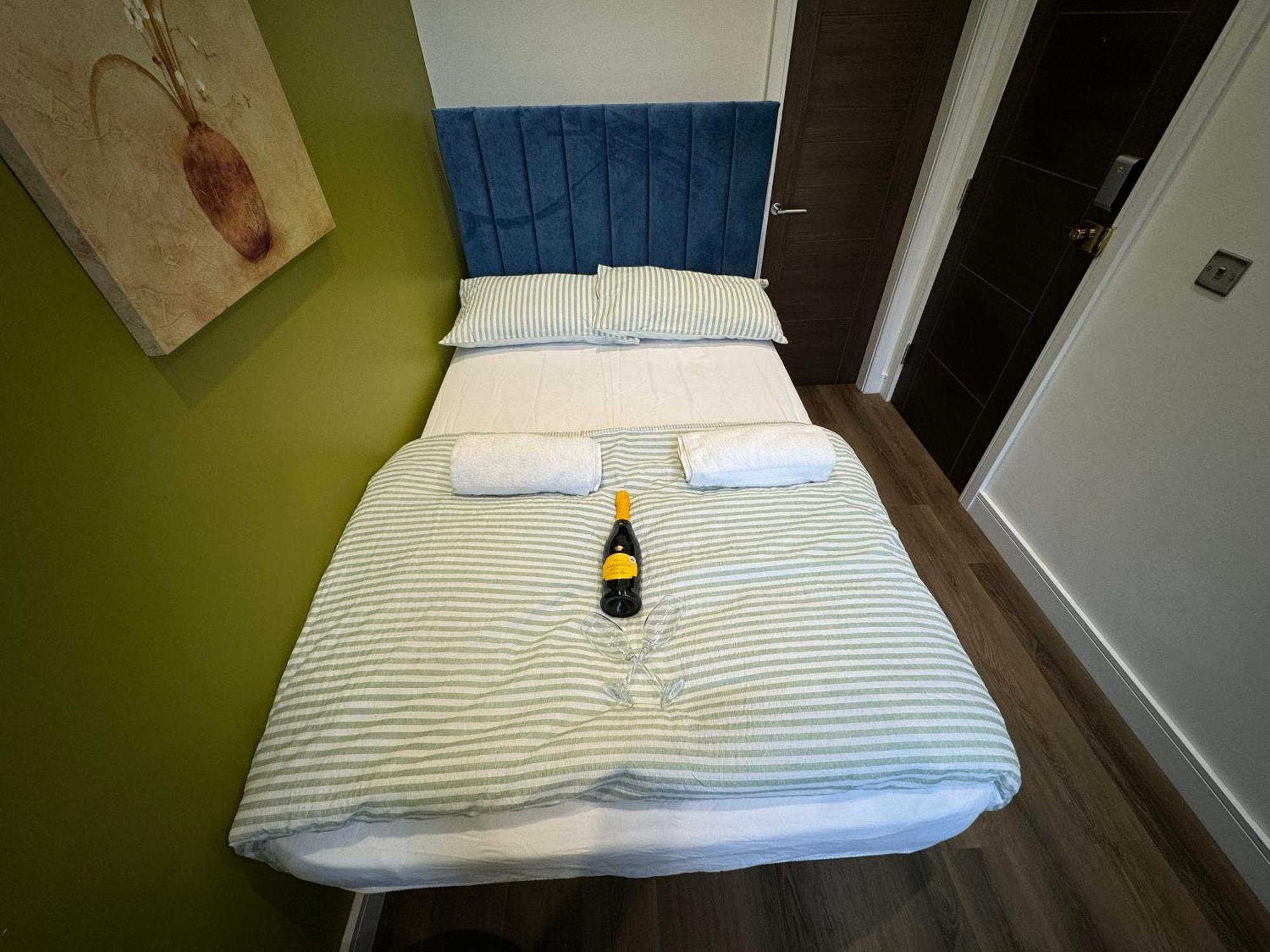 Southgate Luxury Apartments Elland エクステリア 写真