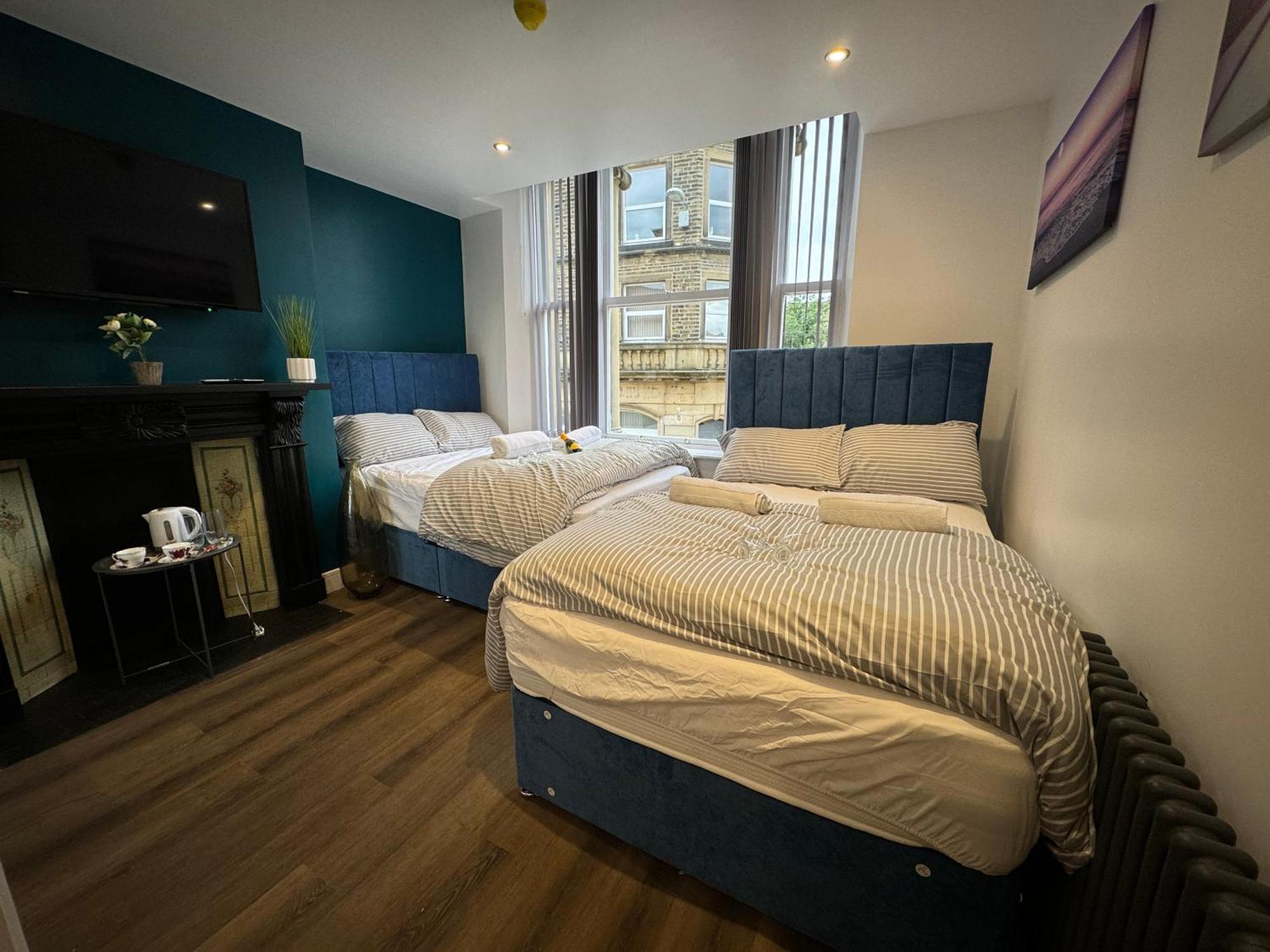 Southgate Luxury Apartments Elland エクステリア 写真