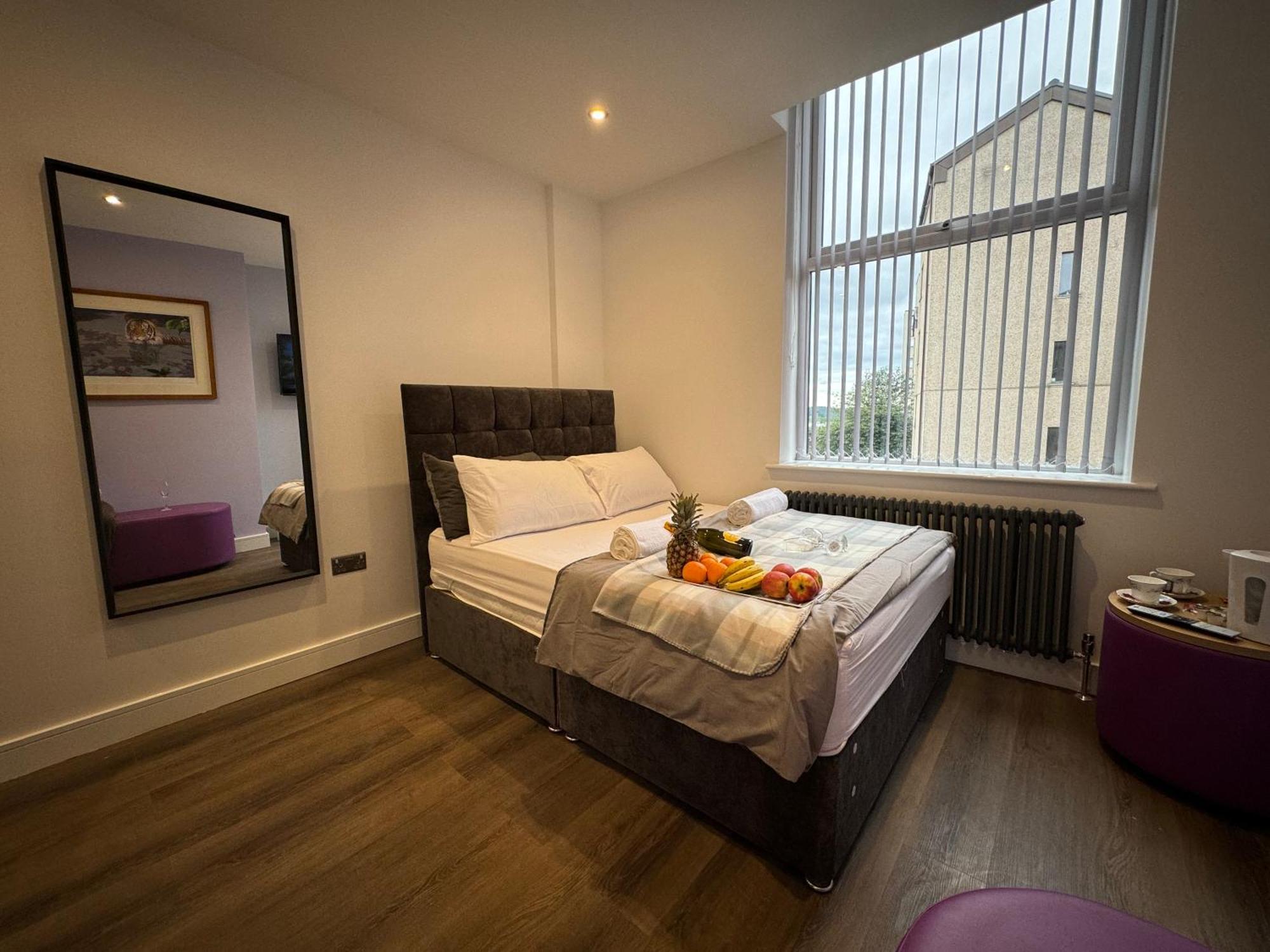 Southgate Luxury Apartments Elland エクステリア 写真