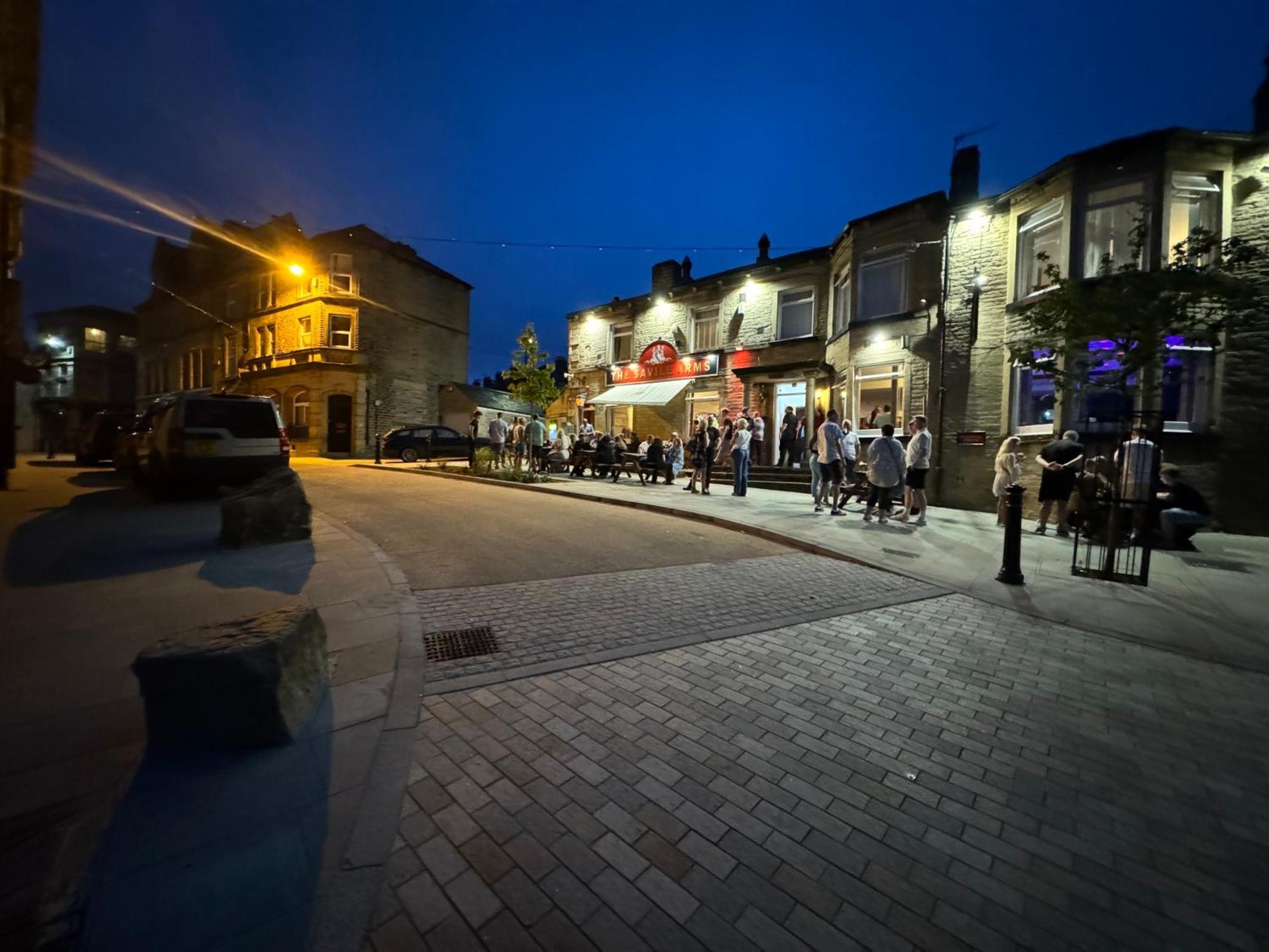 Southgate Luxury Apartments Elland エクステリア 写真
