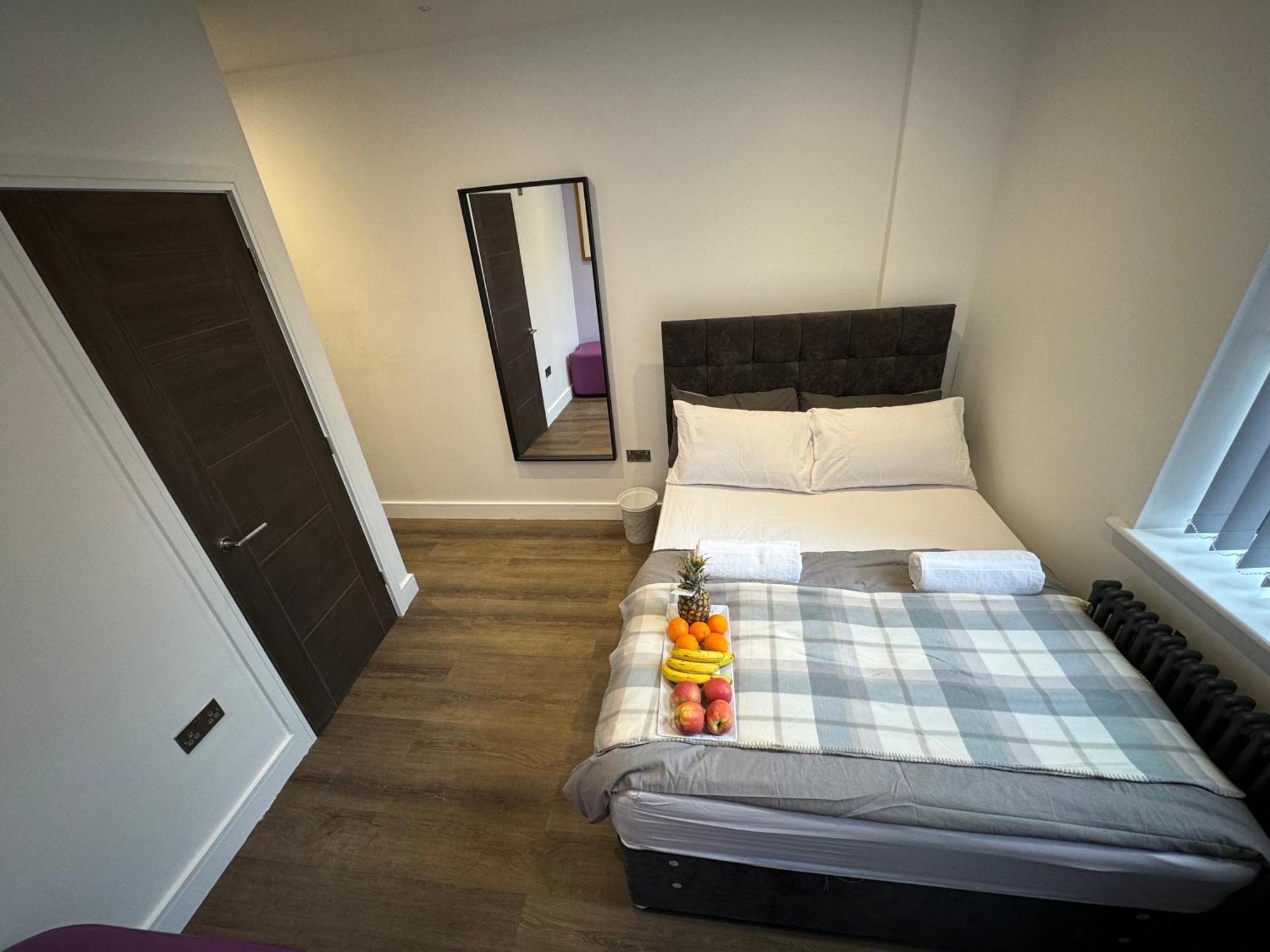 Southgate Luxury Apartments Elland エクステリア 写真