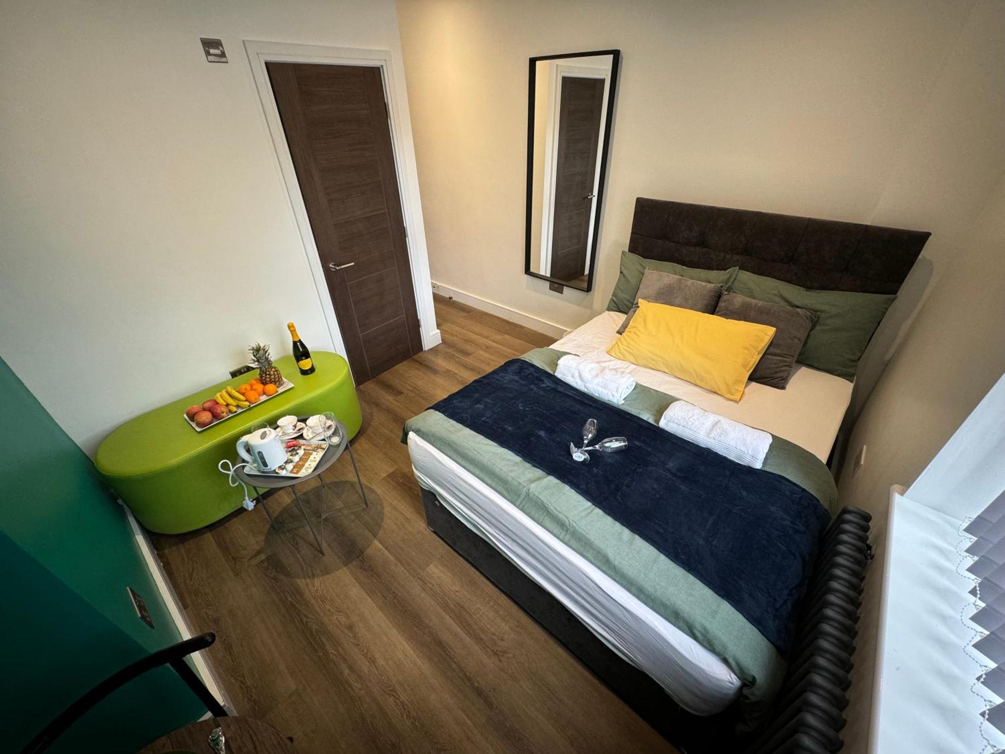 Southgate Luxury Apartments Elland エクステリア 写真