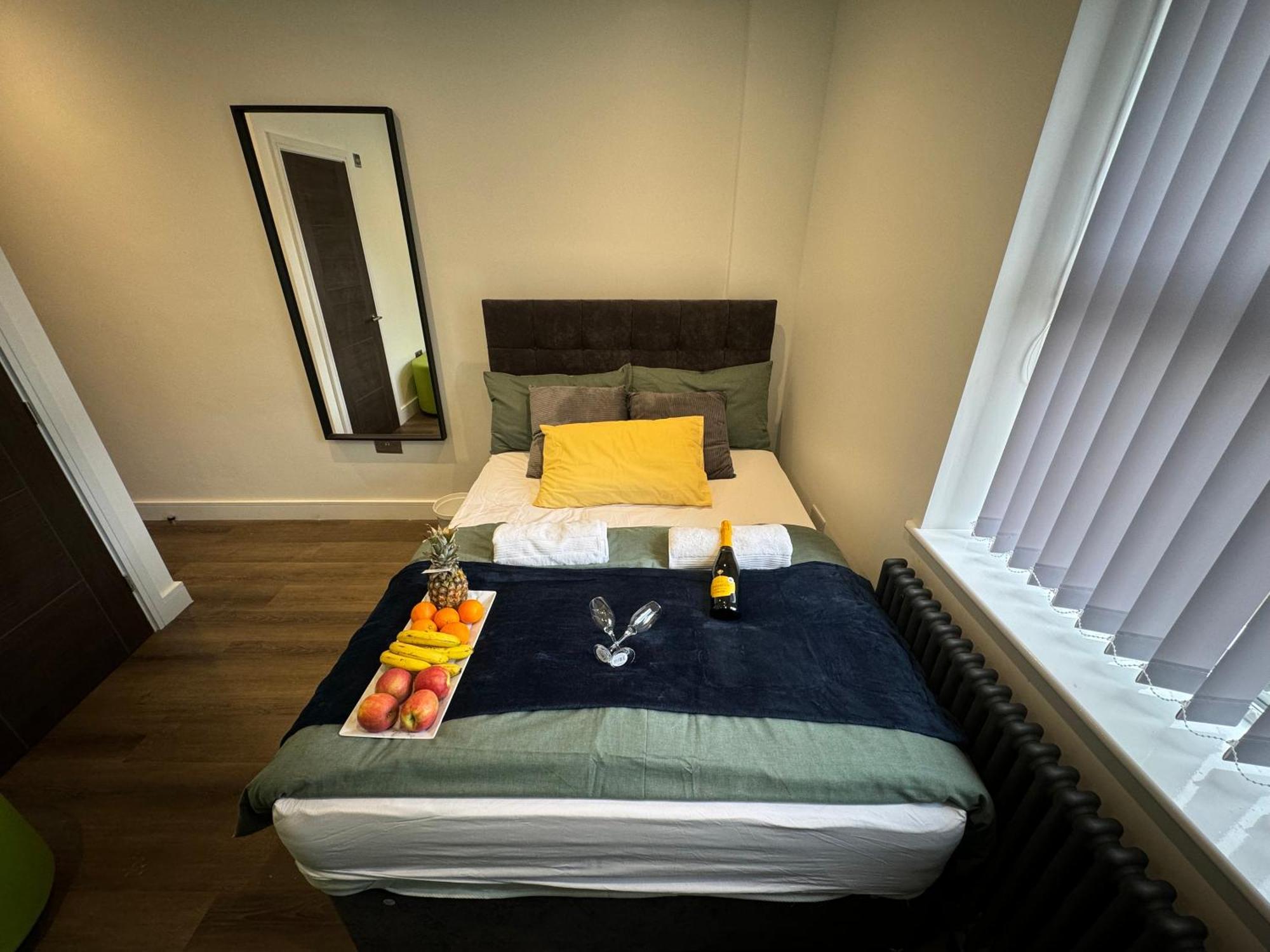 Southgate Luxury Apartments Elland エクステリア 写真