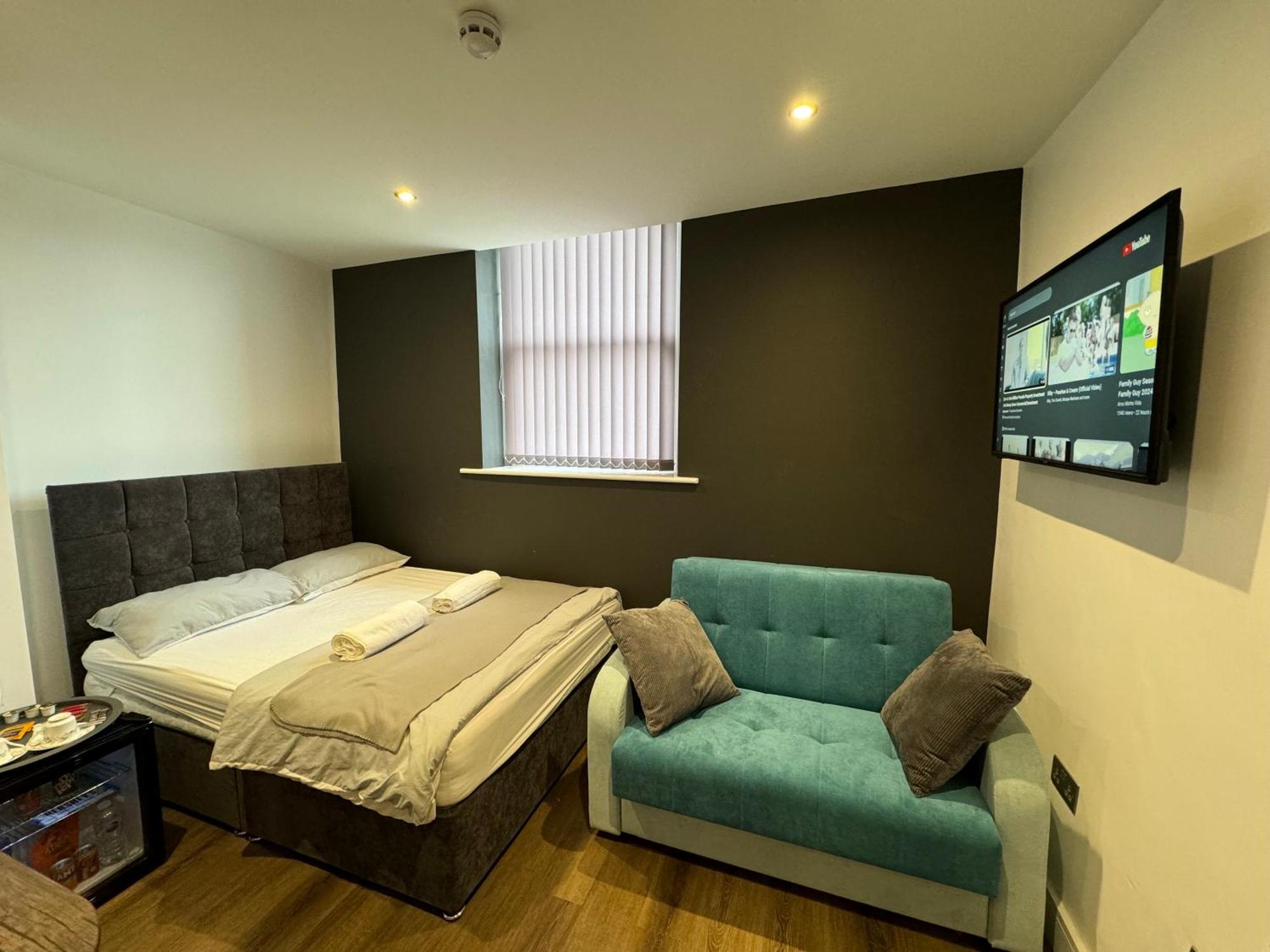Southgate Luxury Apartments Elland エクステリア 写真