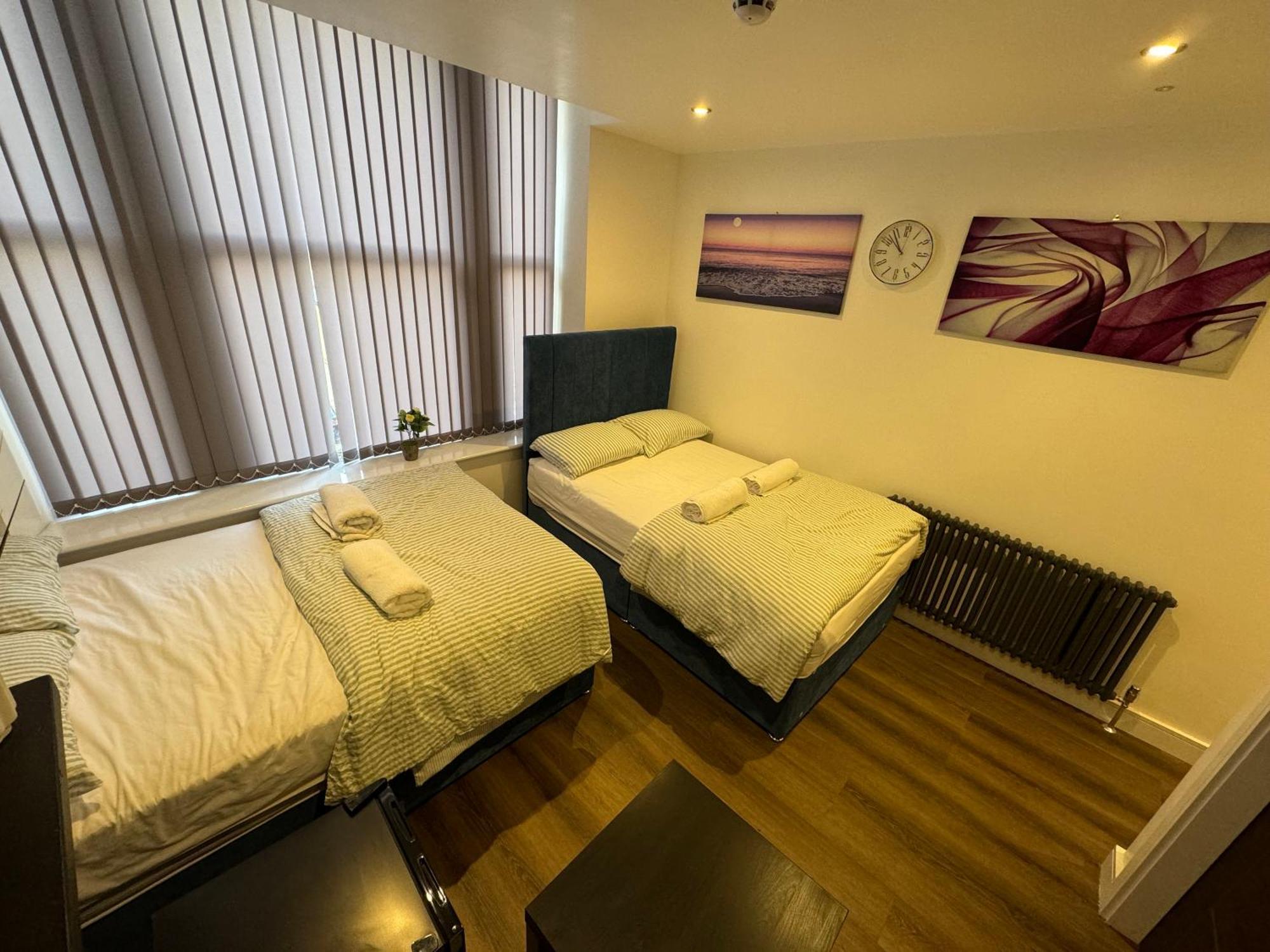 Southgate Luxury Apartments Elland エクステリア 写真